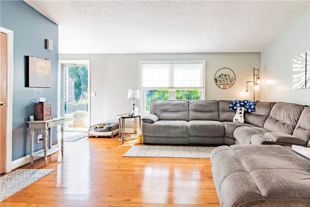 404 Anna Marie Dr, Cranberry Twp, PA 16066