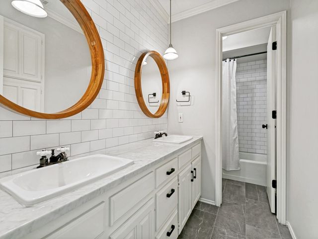 2600 Belmeade Drive, Carrollton, TX 75006