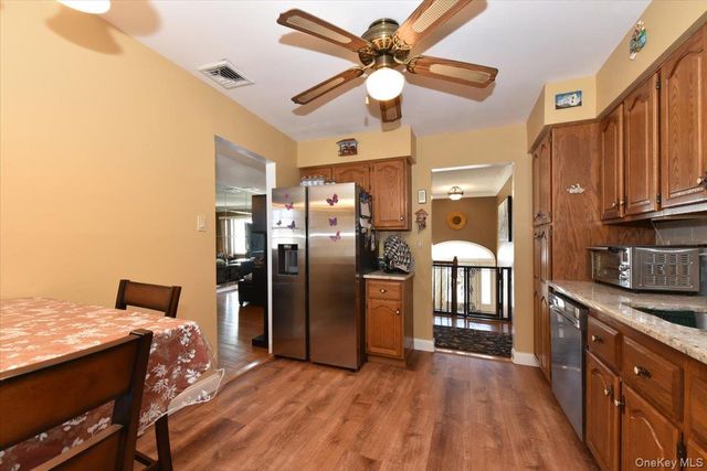 255 Brookside Court, Copiague, NY 11726