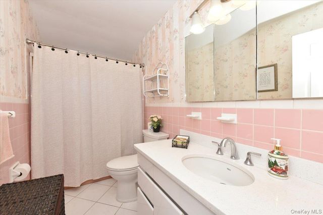 255 Brookside Court, Copiague, NY 11726