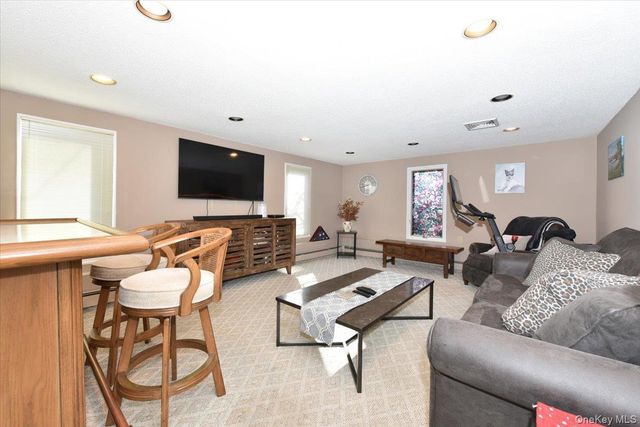 255 Brookside Court, Copiague, NY 11726