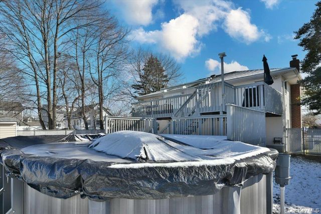 255 Brookside Court, Copiague, NY 11726