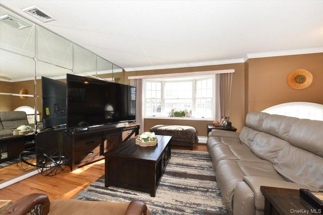 255 Brookside Court, Copiague, NY 11726