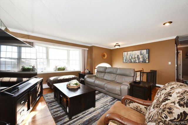 255 Brookside Court, Copiague, NY 11726