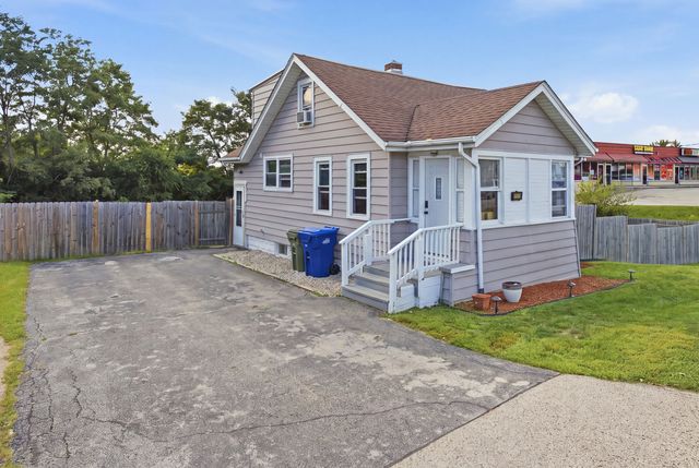 2110 N Green Bay Road, Waukegan, IL 60087