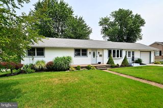 51 MACON DR, Hamilton, NJ 08619