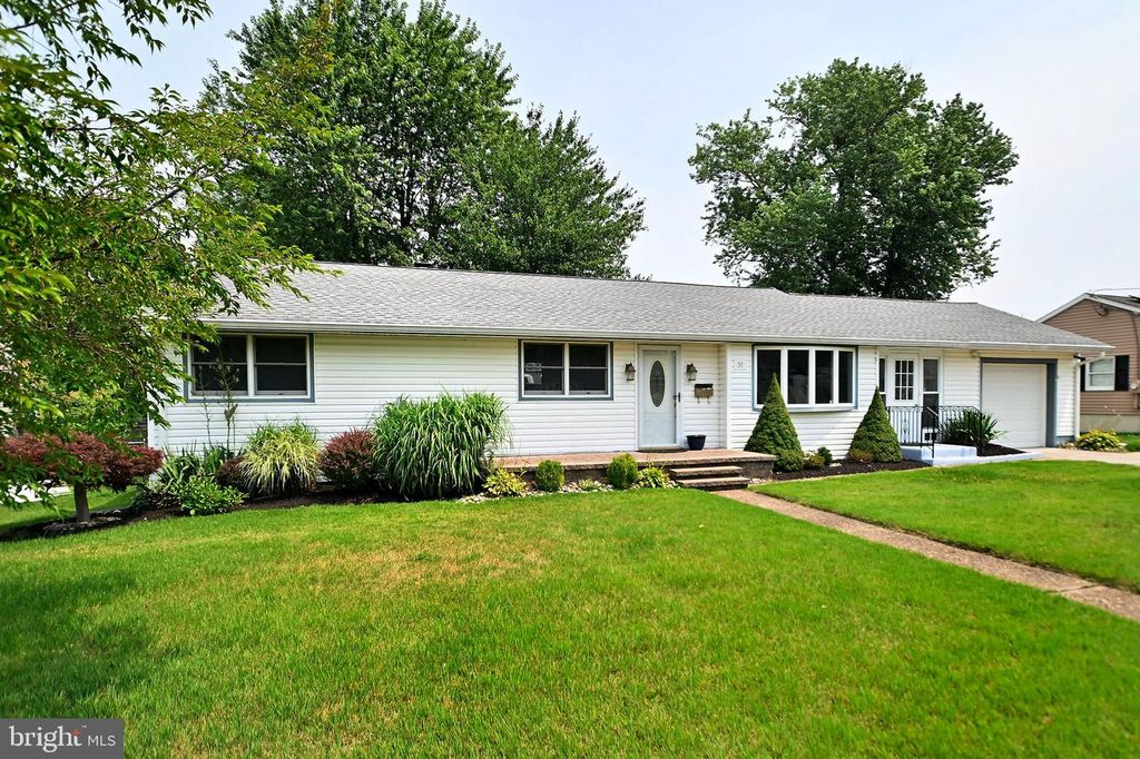 51 MACON DR, Hamilton, NJ 08619