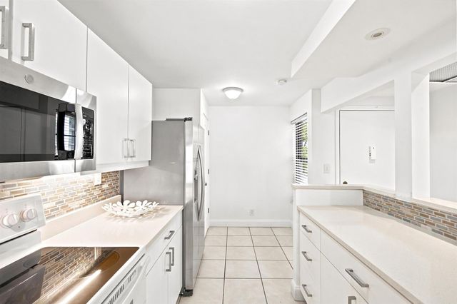 8 Royal Palm Way 3020, Boca Raton, FL 33432
