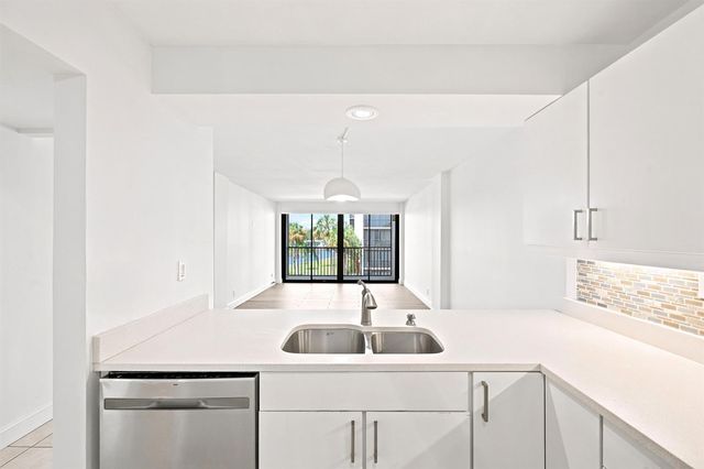 8 Royal Palm Way 3020, Boca Raton, FL 33432