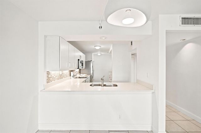 8 Royal Palm Way 3020, Boca Raton, FL 33432