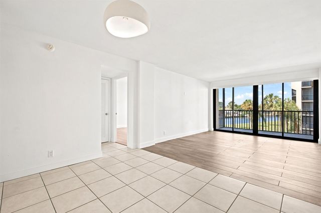 8 Royal Palm Way 3020, Boca Raton, FL 33432
