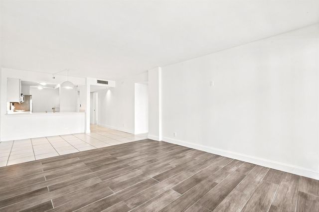 8 Royal Palm Way 3020, Boca Raton, FL 33432