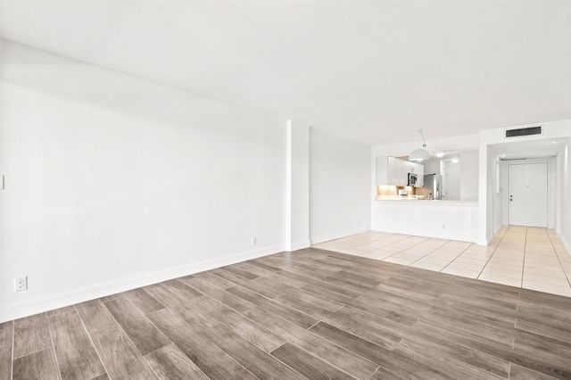 8 Royal Palm Way 3020, Boca Raton, FL 33432