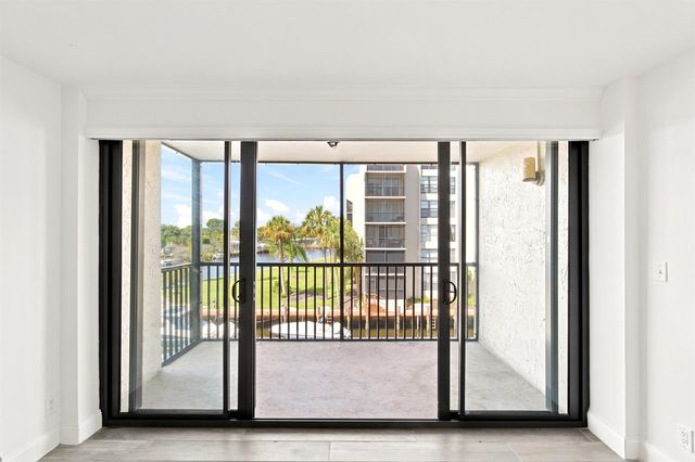 8 Royal Palm Way 3020, Boca Raton, FL 33432