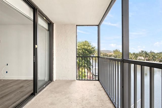 8 Royal Palm Way 3020, Boca Raton, FL 33432