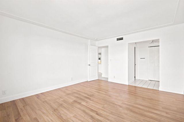 8 Royal Palm Way 3020, Boca Raton, FL 33432