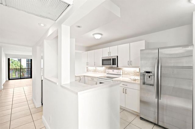 8 Royal Palm Way 3020, Boca Raton, FL 33432