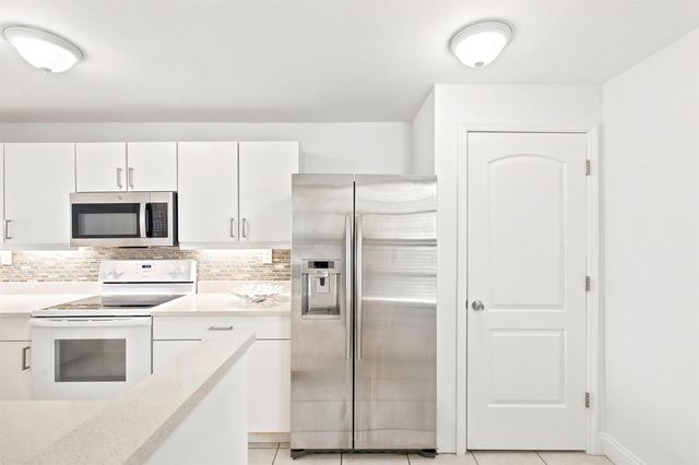 8 Royal Palm Way 3020, Boca Raton, FL 33432