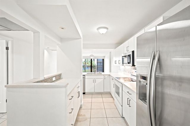 8 Royal Palm Way 3020, Boca Raton, FL 33432