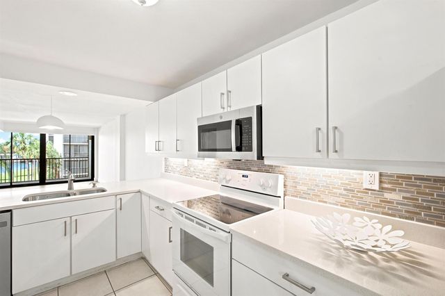 8 Royal Palm Way 3020, Boca Raton, FL 33432