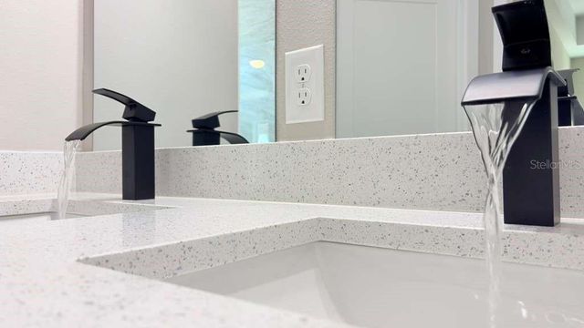 77 MALAUKA PASS, Ocklawaha, FL 32179