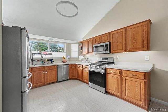 22064 Hayes Avenue, Eastpointe, MI 48021
