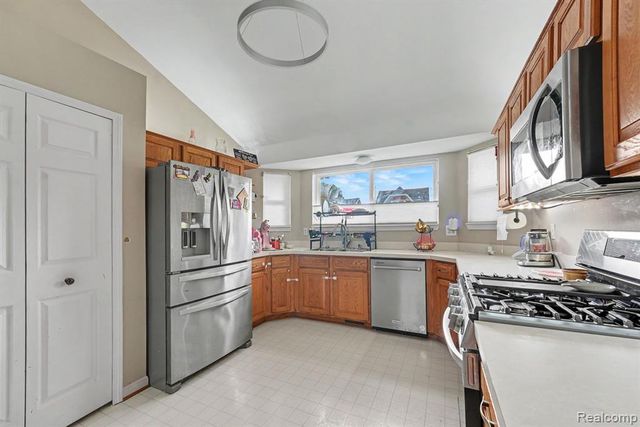 22064 Hayes Avenue, Eastpointe, MI 48021