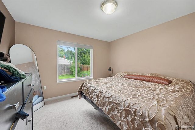 22064 Hayes Avenue, Eastpointe, MI 48021