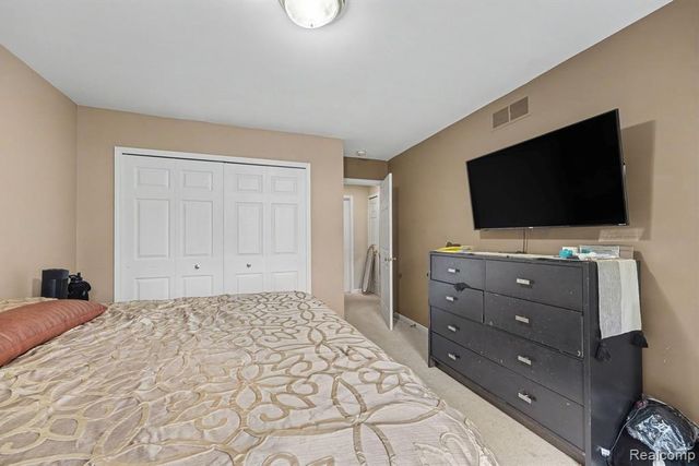 22064 Hayes Avenue, Eastpointe, MI 48021