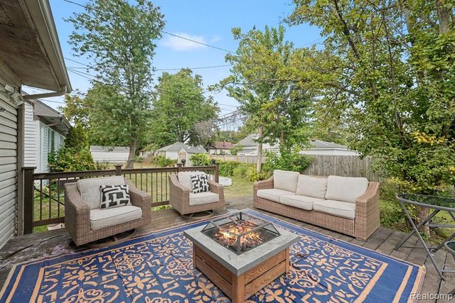 22064 Hayes Avenue, Eastpointe, MI 48021