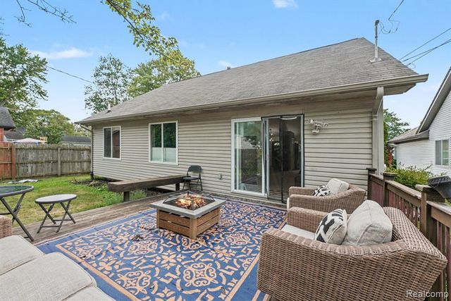 22064 Hayes Avenue, Eastpointe, MI 48021