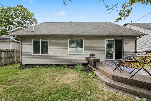 22064 Hayes Avenue, Eastpointe, MI 48021