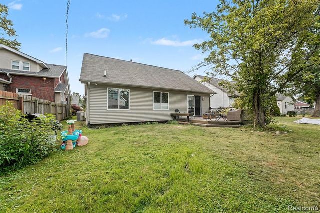 22064 Hayes Avenue, Eastpointe, MI 48021