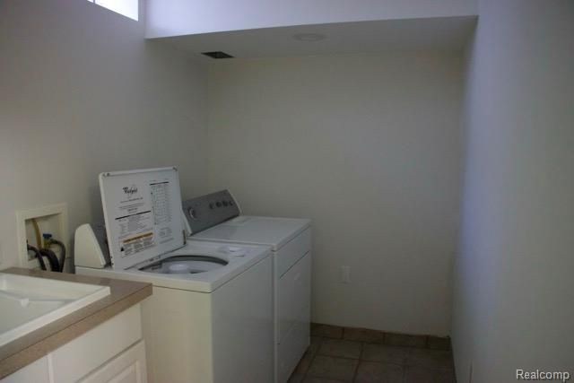 22064 Hayes Avenue, Eastpointe, MI 48021