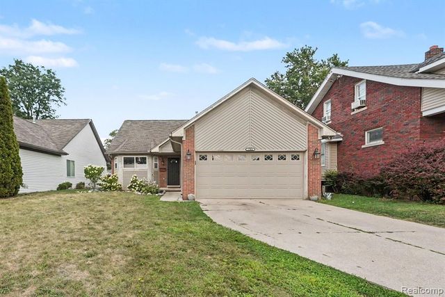 22064 Hayes Avenue, Eastpointe, MI 48021