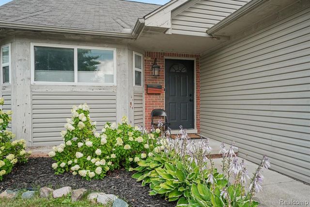 22064 Hayes Avenue, Eastpointe, MI 48021
