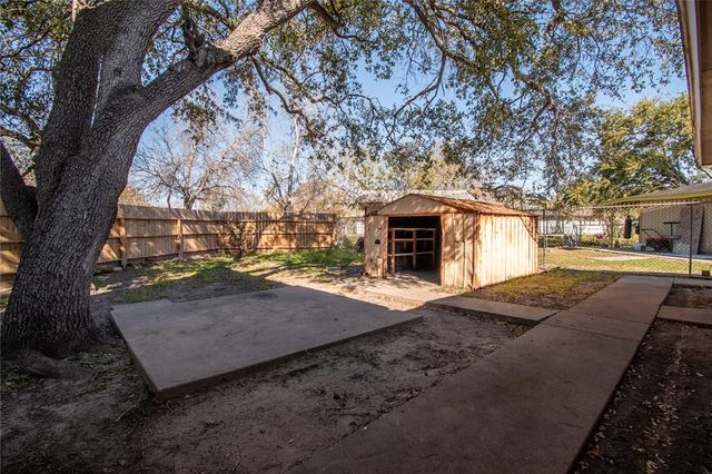 133 Green Branch Dr, Corpus Christi, TX 78405