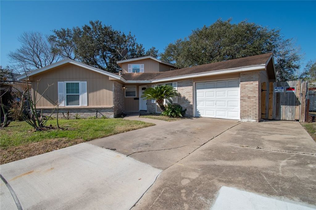 133 Green Branch Dr, Corpus Christi, TX 78405
