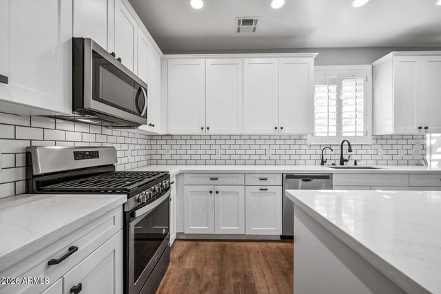 3030 N 38TH Street 122, Phoenix, AZ 85018