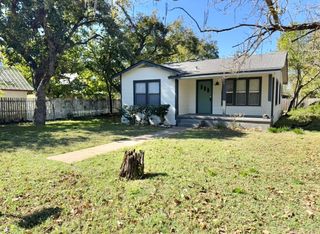 110 E 8th ST, Elgin, TX 78621