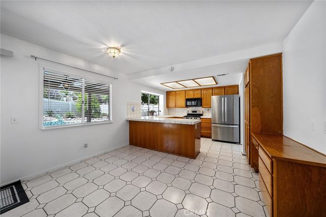 956 Hedges, Corona, CA 92878