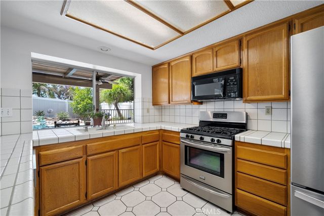 956 Hedges, Corona, CA 92878