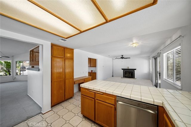 956 Hedges, Corona, CA 92878