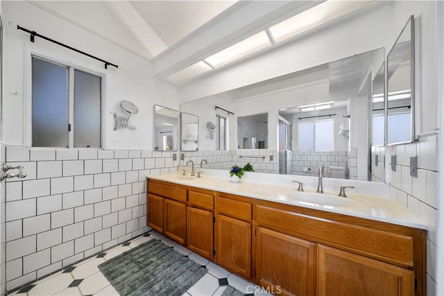 956 Hedges, Corona, CA 92878