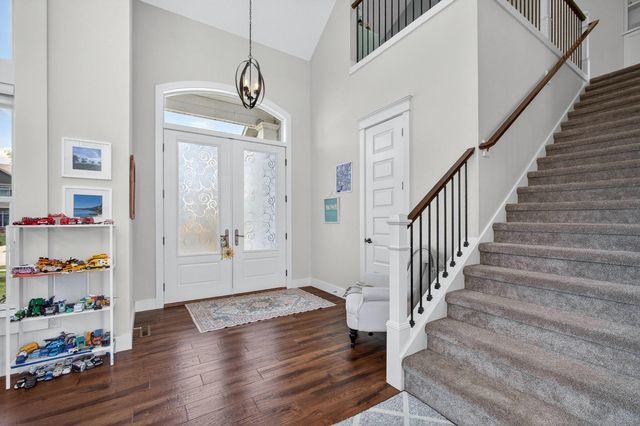 5700 Emily Road, Bettendorf, IA 52722