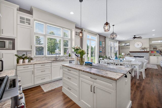 5700 Emily Road, Bettendorf, IA 52722