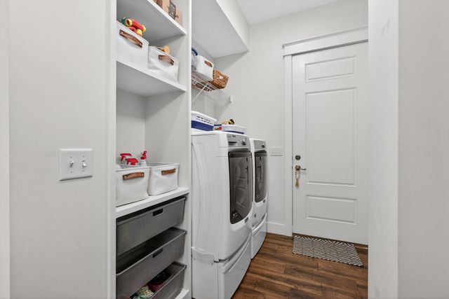 5700 Emily Road, Bettendorf, IA 52722