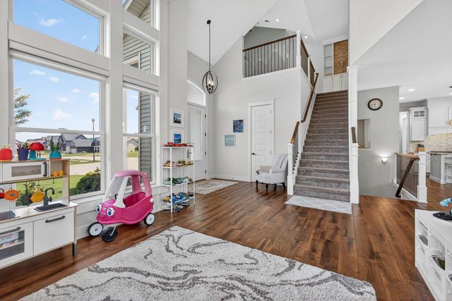 5700 Emily Road, Bettendorf, IA 52722