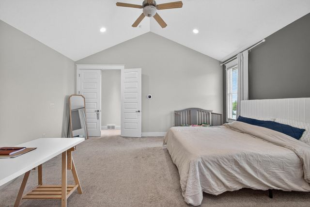 5700 Emily Road, Bettendorf, IA 52722
