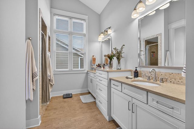 5700 Emily Road, Bettendorf, IA 52722